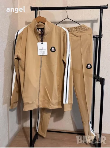 Екип на марката MONCLER