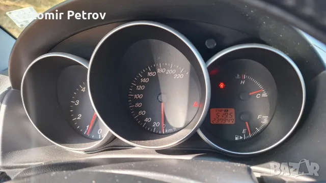 Mazda 3 1.6 109кс, снимка 11 - Автомобили и джипове - 56644724
