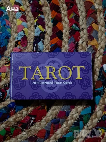 Комплект Карти Таро с Книжка „A Tin of Tarot“ (на Английски език)