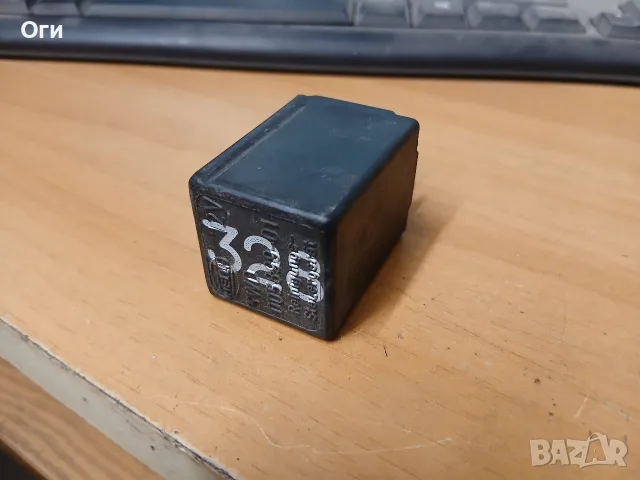  Реле за управление на миенето на фаровете от Ауди 80/100/А4   4A0 955 535  /  4A0955535  № 328