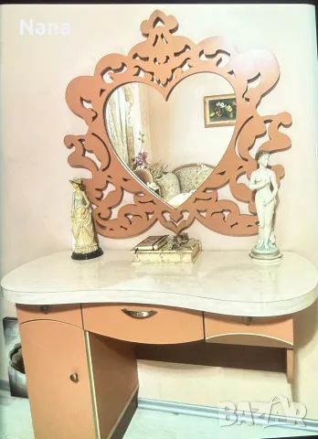 Дизайнерска тоалетка с огледало 69€ НАМАЛЕНА!
НОВА!