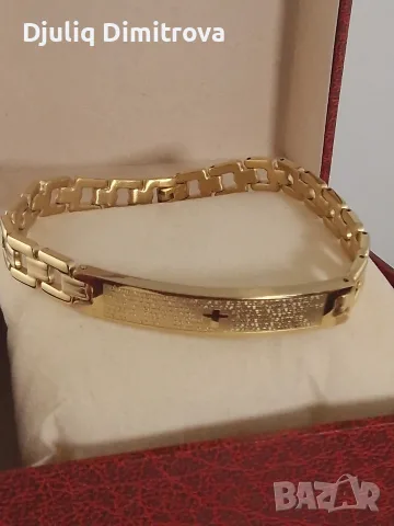 Мъжка гривна с релефна плочка и кръст – медицинска стомана с 18K позлата