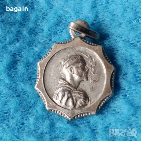Сребърен религиозен медал.