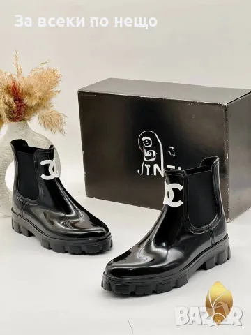 Chanel Лъскави Дамски Черни Лачени Боти С Бяло CC Лого Код SEM-1121