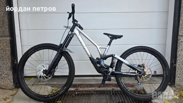 Продавам Downhill велосипед SPECIALIZED Demo Expert