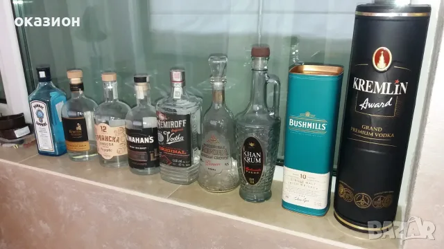 стъклени бутилки и кутии
