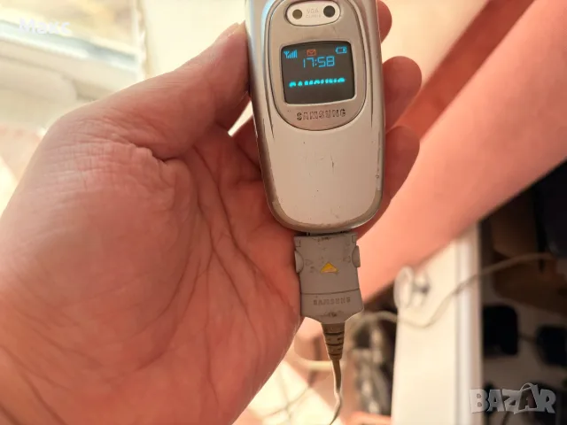 Samsung SGH-P510 — телефон с капаче, което се отваря с мотор, 2004 г., напълно работещ