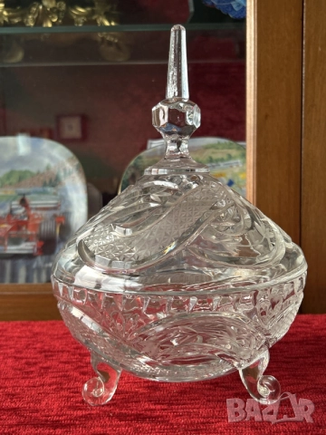 Изискана кристална бонбониера с капак "Crystal Bohemia"