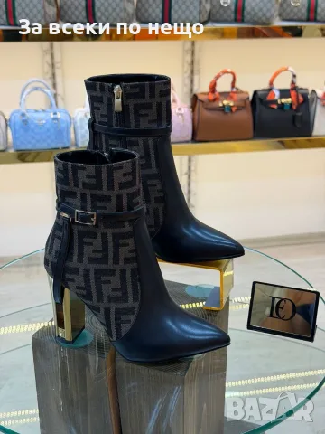 Fendi Дамски Черни Кожени Боти С FF Монограмен Текстилен Акцент И Ток Код SK2555