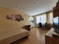 Обзаведено студио под наем Варна център, снимка 3