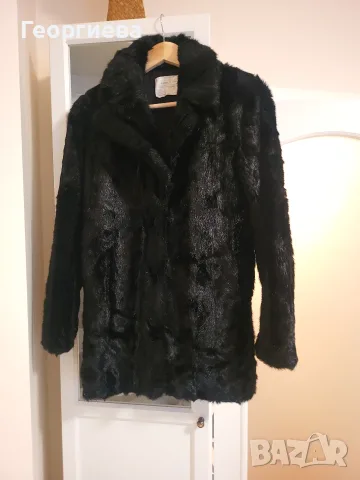 Черно палто от изкуствен косъм ZARA Woman (Размер XS)