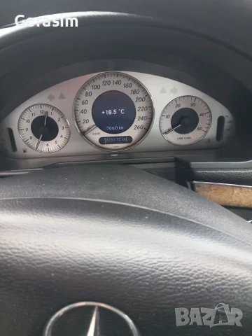 Mercedes-Benz E 320 Уникален, снимка 13 - Автомобили и джипове - 56640531
