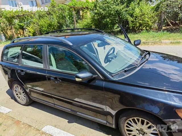 лек автомобил Волво В50, снимка 4 - Автомобили и джипове - 56599897