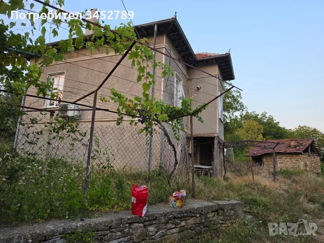 Продава се двуетажна къща с двор., снимка 4 - Къщи - 56728206