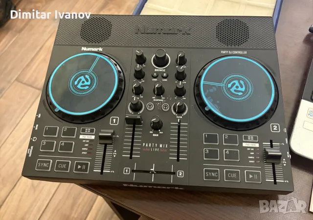 DJ контролер Numark Party Mix Live