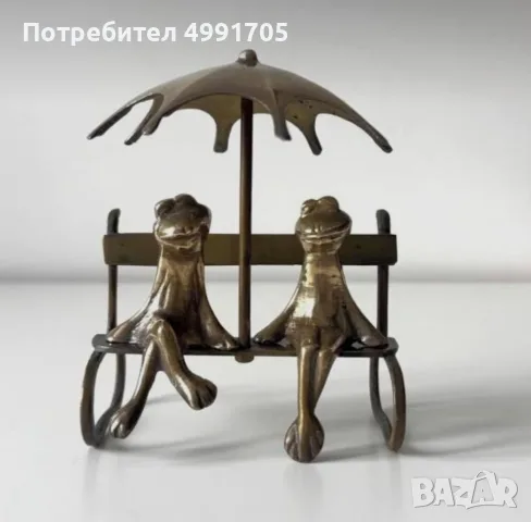 Жаби на пейка от месинг