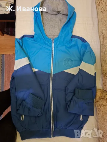 Продавам детско есенно яке с две лица