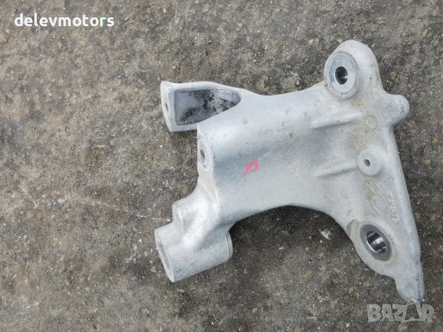 548500910R Дясна предна стойка на предния подрамник Renault Дясна страна; предна/средна позиция за