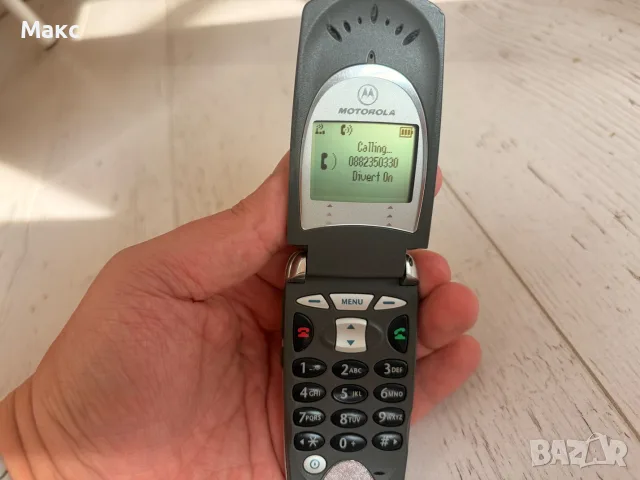 Motorola V60i — метален телефон с капаче от 2000-те, отлично състояние, нова батерия