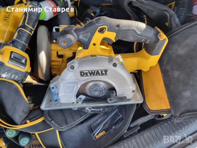 Продавам циркуляр за метал Dewalt DCS373N 