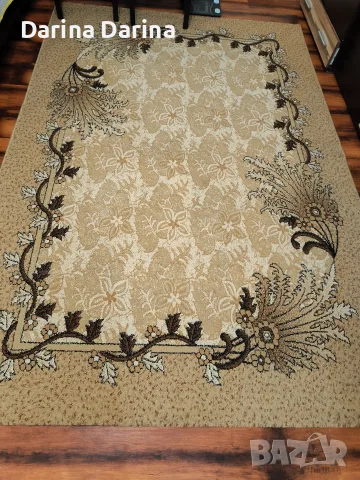 Продавам килим с размери 170/250 см.