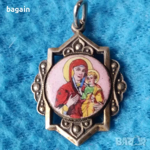 Сребърен медальон с Богородица и младенеца. Емайл.