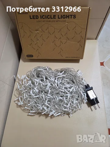 Коледни LED лампички тип „висулки“ (LED Icicle Lights) от марката Buudala