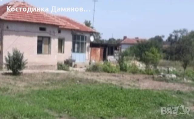 Продавам парцел със къща.