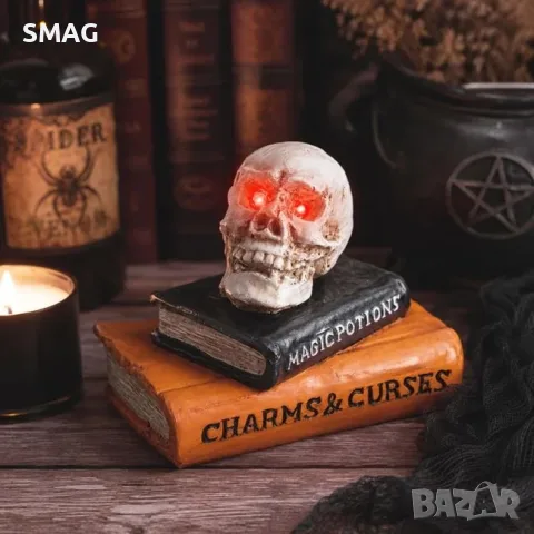 Halloween декоративна композиция череп върху книги полирезин_1256070