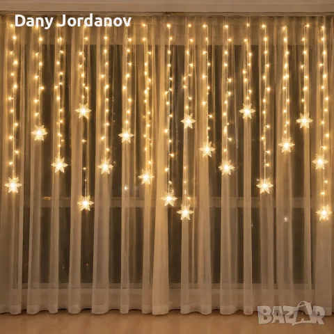 
Коледна LED светеща завеса със снежинки , снимка 3 - Коледни подаръци - 56573951