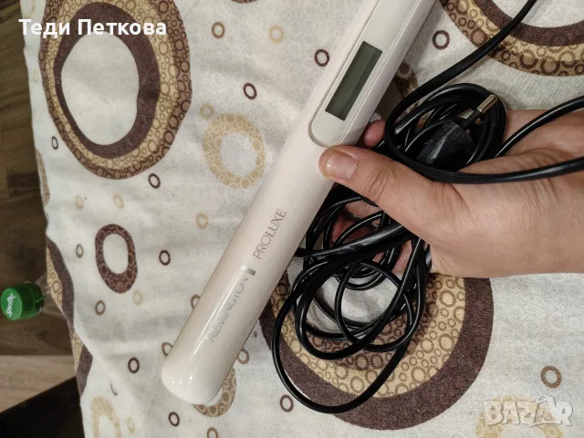 Преса за коса Remington S9100 PROLUXE.
В отлично състояние.
Без забележки. Работи отлично.
С гаранци