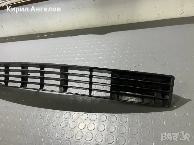 Решетката на предната броня от Audi 100 C4, снимка 3 - Части - 56661623