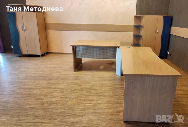 РазПРОДАЖБА Офис обзавеждане - 2 бюра, 2 шкафа и контейнер с чекмеджета