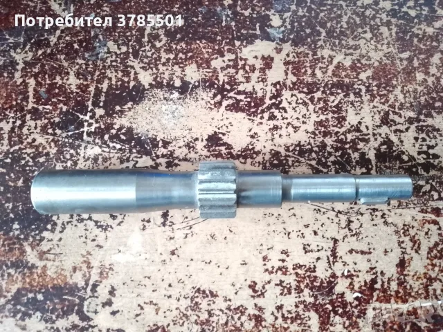 Продавам вал-зъбно колело(отпред на напречния винт)Z=16 за струг СУ 401/502/582М 