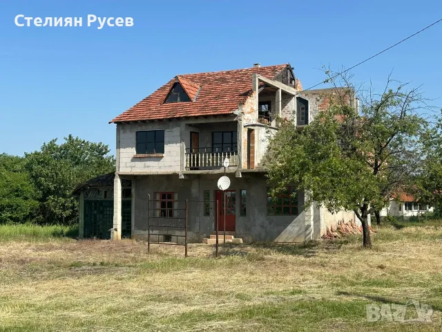 интересна къща 132кв / парцел 1643 кв / в с. Калипетрово, ул. ”ВИТ” 10, до клетката за сигнал . -цен
