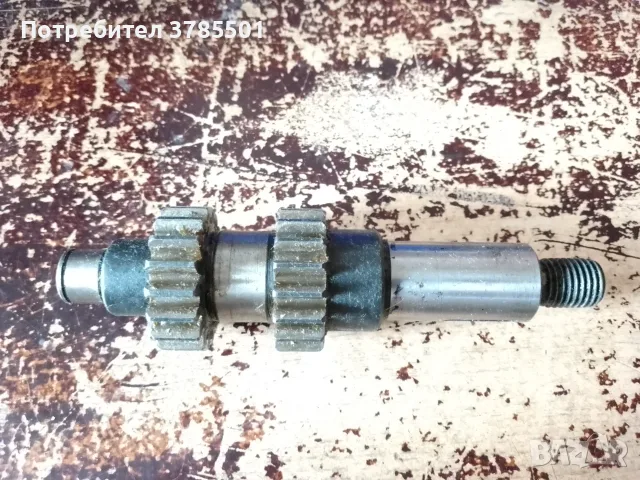 Продавам вал с две зъбни колела за струг СУ 401/502/582М