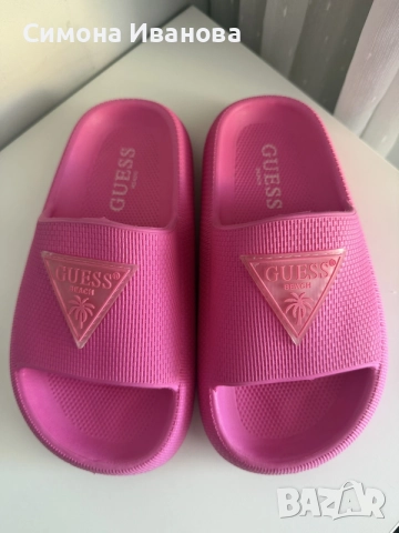 Оригинални розови чехли Guess Beachwear, снимка 2 - Детски сандали и чехли - 56567006