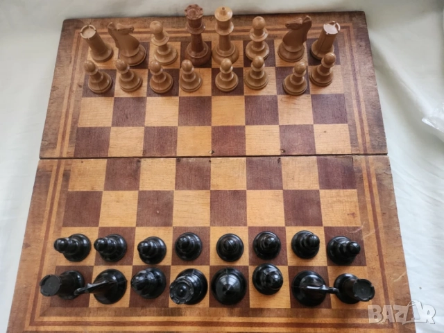 шах + табла, голям 45х45 см, дървен, с големи бакелит.фигури + пулове + зарове
