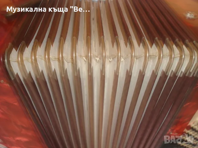 Акордеон Велтмайстер Каприче 120 баса с куфар, снимка 8 - Акордеони - 56582622