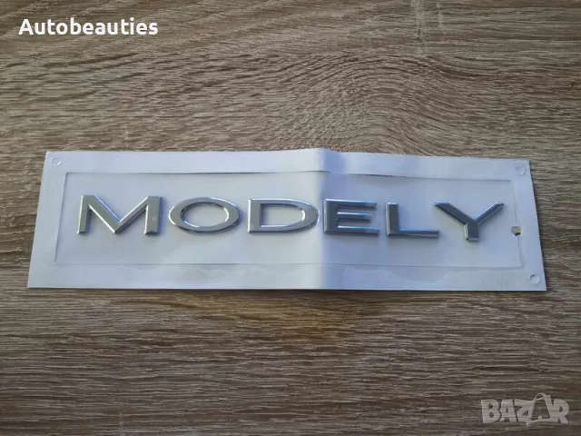 надпис сребрист гланц Tesla Model Y