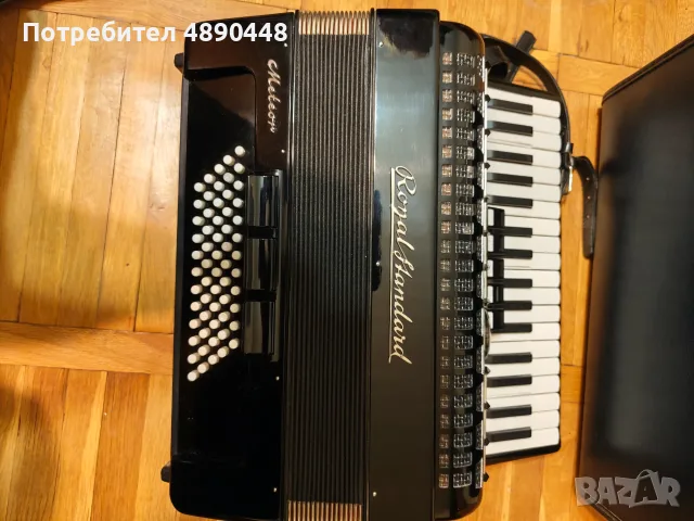 Акордеон Royal Standard Meteor 60 баса с куфар, снимка 7 - Акордеони - 56626938