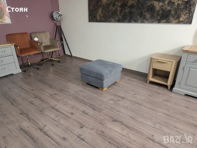 Сива табуретка от плат с функция ракла