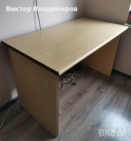 Запазено масивно бюро