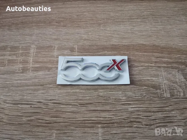 сребриста емблема Fiat 500X
