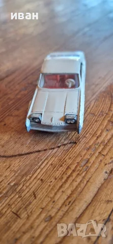 Моделче Siku Oldsmobile-Tornado , снимка 2 - Колекции - 56636530