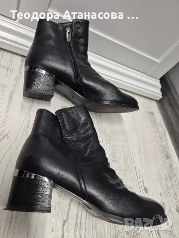 Номер 39, всеки чифт по 20€, двата за 35€