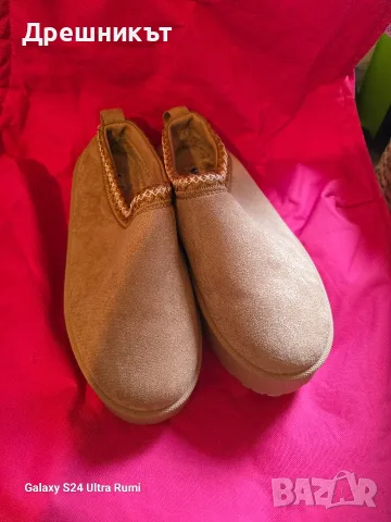 нови обувки тип UGG
