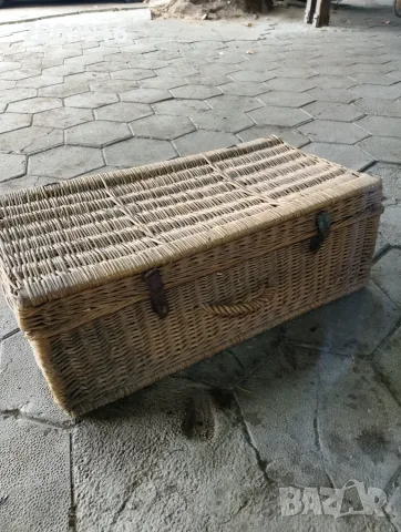 Куфар от ратан ръчноплетен