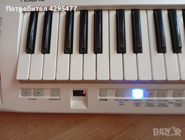 Roland AX-09 Keytar, снимка 4 - Синтезатори - 56665304