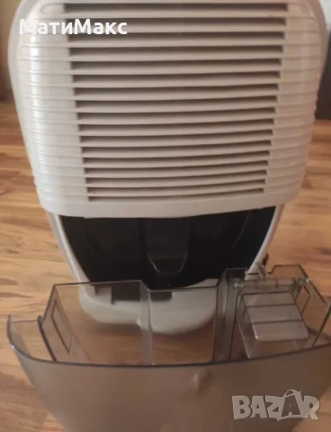 Влагоабсорбатор DeLonghi 10л. / 24ч., снимка 2 - Влагоабсорбатори и влагоуловители - 56626503